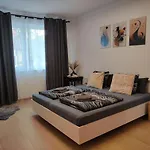 Saujana House - Peaceful Borderside Retreat *