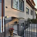 아파트 Saujana House - Peaceful Borderside Retreat *