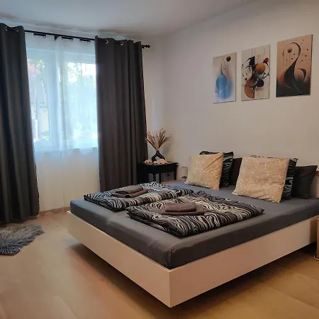 Saujana House - Peaceful Borderside Retreat *
