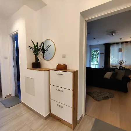 Saujana House - Peaceful Borderside Retreat Daire *