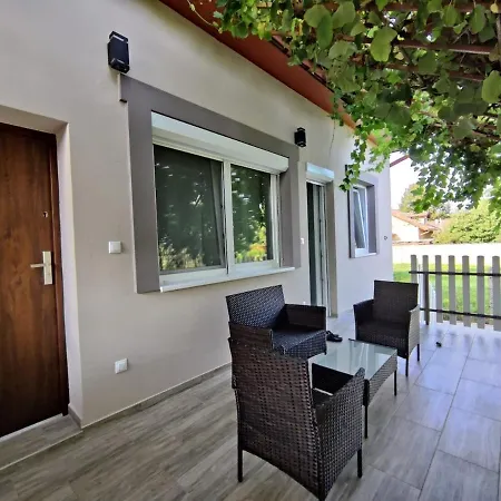 Saujana House - Peaceful Borderside Retreat Daire *