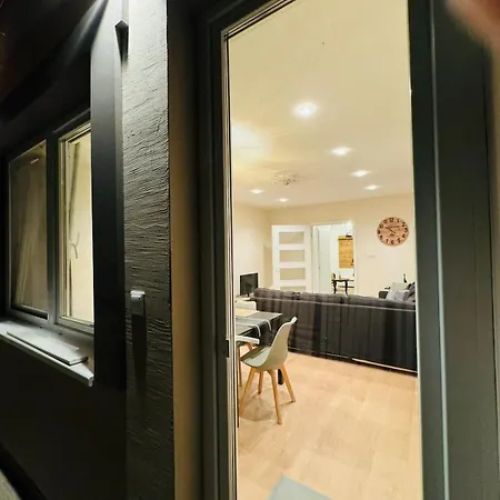 Saujana House - Peaceful Borderside Retreat Daire *