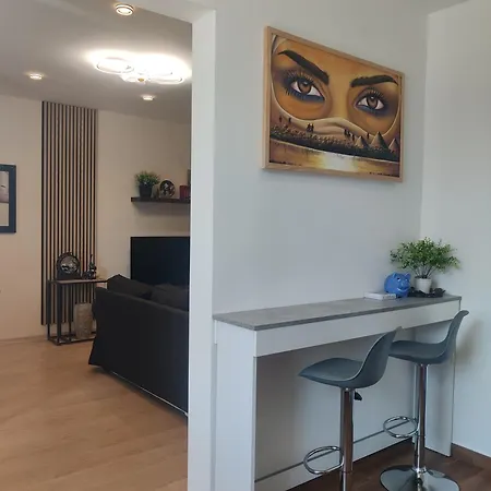 Apartamento Saujana House - Peaceful Borderside Retreat