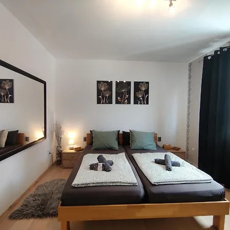 Apartamento Saujana House - Peaceful Borderside Retreat Mosonmagyaróvár