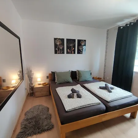Saujana House - Peaceful Borderside Retreat